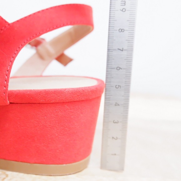 URBAN OUTFITTERS SUEDE RED BLOCK HEEL SANDALS ♥️ - Picture 10 of 10